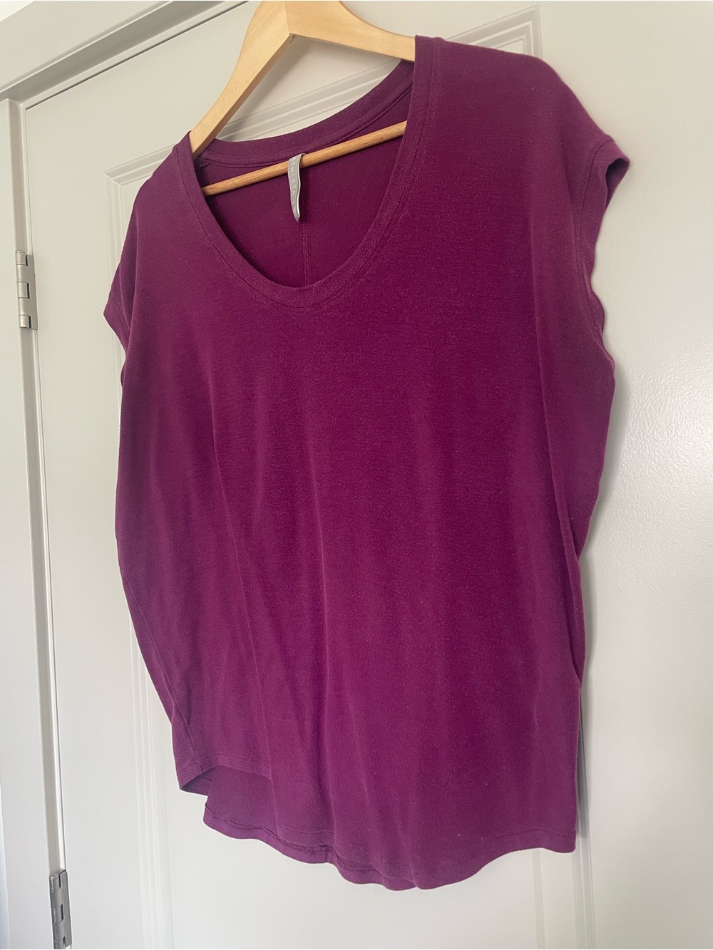 Athleta Cloudlight Plum Short Sleeve Scoop Neck Tee